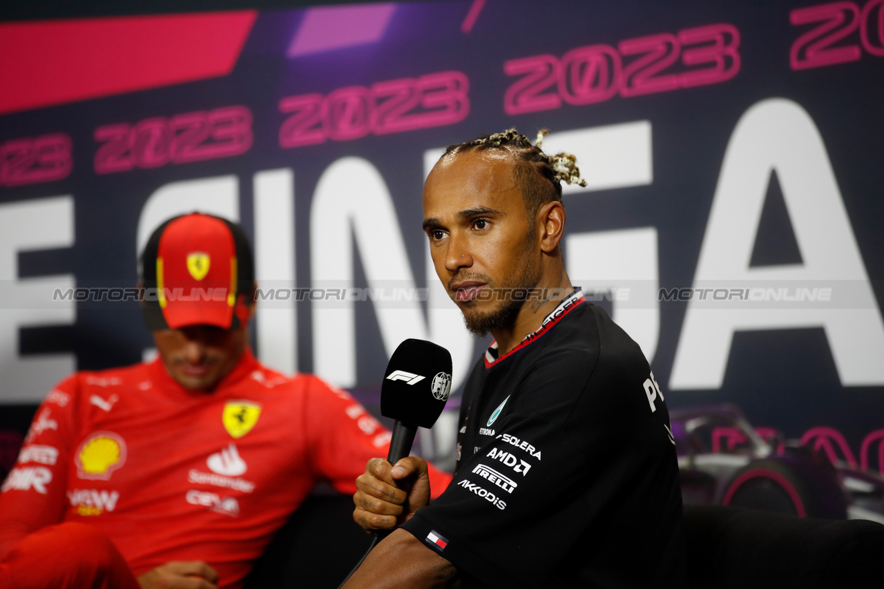 GP SINGAPORE, Lewis Hamilton (GBR) Mercedes AMG F1 in the post race FIA Press Conference.

17.09.2023. Formula 1 World Championship, Rd 16, Singapore Grand Prix, Marina Bay Street Circuit, Singapore, Gara Day.

- www.xpbimages.com, EMail: requests@xpbimages.com © Copyright: XPB Images