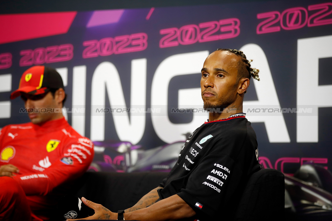 GP SINGAPORE, Lewis Hamilton (GBR) Mercedes AMG F1 in the post race FIA Press Conference.

17.09.2023. Formula 1 World Championship, Rd 16, Singapore Grand Prix, Marina Bay Street Circuit, Singapore, Gara Day.

- www.xpbimages.com, EMail: requests@xpbimages.com © Copyright: XPB Images