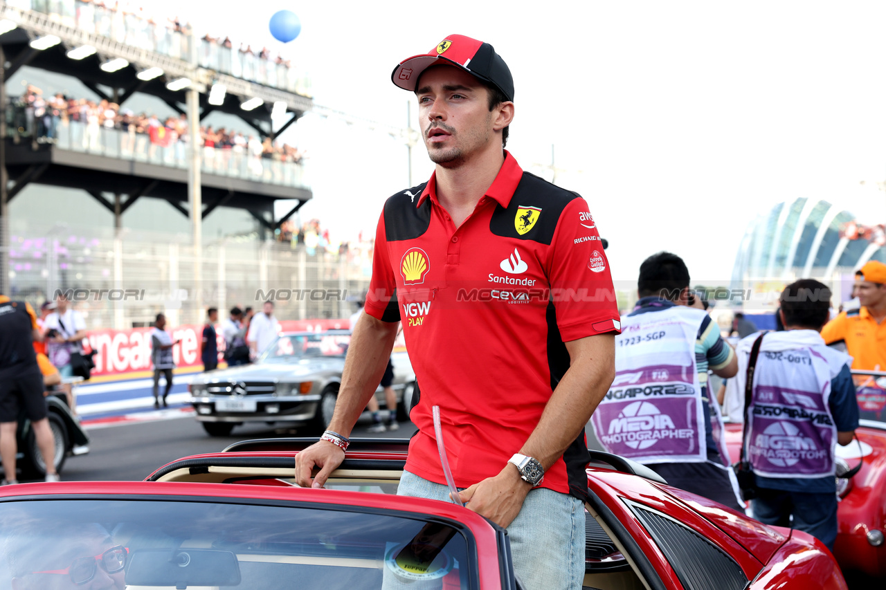 GP SINGAPORE, Charles Leclerc (MON) Ferrari on the drivers' parade.

17.09.2023. Formula 1 World Championship, Rd 16, Singapore Grand Prix, Marina Bay Street Circuit, Singapore, Gara Day.

 - www.xpbimages.com, EMail: requests@xpbimages.com © Copyright: Rew / XPB Images