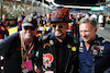 GP SINGAPORE, Boy George (GBR) Singer on the grid with Christian Horner (GBR) Red Bull Racing Team Principal.
17.09.2023. Formula 1 World Championship, Rd 16, Singapore Grand Prix, Marina Bay Street Circuit, Singapore, Gara Day.
- www.xpbimages.com, EMail: requests@xpbimages.com © Copyright: Batchelor / XPB Images