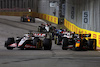 GP SINGAPORE, Kevin Magnussen (DEN) Haas VF-23 e Max Verstappen (NLD) Red Bull Racing RB19 battle for position.
17.09.2023. Formula 1 World Championship, Rd 16, Singapore Grand Prix, Marina Bay Street Circuit, Singapore, Gara Day.
- www.xpbimages.com, EMail: requests@xpbimages.com © Copyright: Bearne / XPB Images