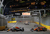 GP SINGAPORE, Sergio Perez (MEX) Red Bull Racing RB19 e Lando Norris (GBR) McLaren MCL60 battle for position.
17.09.2023. Formula 1 World Championship, Rd 16, Singapore Grand Prix, Marina Bay Street Circuit, Singapore, Gara Day.
- www.xpbimages.com, EMail: requests@xpbimages.com © Copyright: Bearne / XPB Images