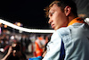 GP SINGAPORE, Alexander Albon (THA) Williams Racing on the grid.
17.09.2023. Formula 1 World Championship, Rd 16, Singapore Grand Prix, Marina Bay Street Circuit, Singapore, Gara Day.
- www.xpbimages.com, EMail: requests@xpbimages.com © Copyright: Bearne / XPB Images