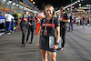 GP SINGAPORE, Ruth Buscombe (GBR) Alfa Romeo F1 Team Head of Gara Strategy on the grid.
17.09.2023. Formula 1 World Championship, Rd 16, Singapore Grand Prix, Marina Bay Street Circuit, Singapore, Gara Day.
- www.xpbimages.com, EMail: requests@xpbimages.com © Copyright: Bearne / XPB Images