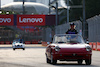 GP SINGAPORE, Valtteri Bottas (FIN) Alfa Romeo F1 Team on the drivers' parade.
17.09.2023. Formula 1 World Championship, Rd 16, Singapore Grand Prix, Marina Bay Street Circuit, Singapore, Gara Day.
 - www.xpbimages.com, EMail: requests@xpbimages.com © Copyright: Coates / XPB Images