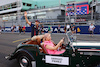 GP SINGAPORE, Sergio Perez (MEX) Red Bull Racing on the drivers' parade.
17.09.2023. Formula 1 World Championship, Rd 16, Singapore Grand Prix, Marina Bay Street Circuit, Singapore, Gara Day.
- www.xpbimages.com, EMail: requests@xpbimages.com © Copyright: Batchelor / XPB Images