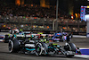 GP SINGAPORE, Lewis Hamilton (GBR) Mercedes AMG F1 W14.
17.09.2023. Formula 1 World Championship, Rd 16, Singapore Grand Prix, Marina Bay Street Circuit, Singapore, Gara Day.
- www.xpbimages.com, EMail: requests@xpbimages.com © Copyright: Charniaux / XPB Images