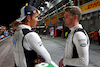 GP SINGAPORE, (L to R): Alexander Albon (THA) Williams Racing with Logan Sargeant (USA) Williams Racing on the grid.
17.09.2023. Formula 1 World Championship, Rd 16, Singapore Grand Prix, Marina Bay Street Circuit, Singapore, Gara Day.
 - www.xpbimages.com, EMail: requests@xpbimages.com © Copyright: Coates / XPB Images