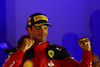 GP SINGAPORE, Gara winner Carlos Sainz Jr (ESP) Ferrari celebrates on the podium.
17.09.2023. Formula 1 World Championship, Rd 16, Singapore Grand Prix, Marina Bay Street Circuit, Singapore, Gara Day.
 - www.xpbimages.com, EMail: requests@xpbimages.com © Copyright: Coates / XPB Images