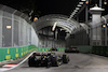 GP SINGAPORE, Lewis Hamilton (GBR) Mercedes AMG F1 W14.
17.09.2023. Formula 1 World Championship, Rd 16, Singapore Grand Prix, Marina Bay Street Circuit, Singapore, Gara Day.
 - www.xpbimages.com, EMail: requests@xpbimages.com © Copyright: Rew / XPB Images