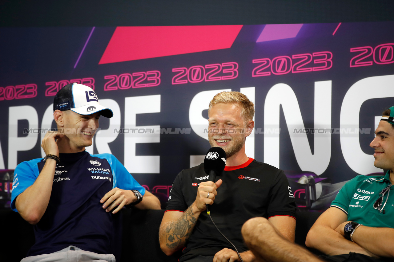 GP SINGAPORE, (L to R): Logan Sargeant (USA) Williams Racing e Kevin Magnussen (DEN) Haas F1 Team in the FIA Press Conference.

14.09.2023. Formula 1 World Championship, Rd 16, Singapore Grand Prix, Marina Bay Street Circuit, Singapore, Preparation Day.

- www.xpbimages.com, EMail: requests@xpbimages.com © Copyright: XPB Images