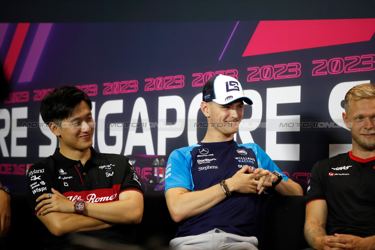 GP SINGAPORE, (L to R): Zhou Guanyu (CHN) Alfa Romeo F1 Team e Logan Sargeant (USA) Williams Racing in the FIA Press Conference.

14.09.2023. Formula 1 World Championship, Rd 16, Singapore Grand Prix, Marina Bay Street Circuit, Singapore, Preparation Day.

- www.xpbimages.com, EMail: requests@xpbimages.com © Copyright: XPB Images