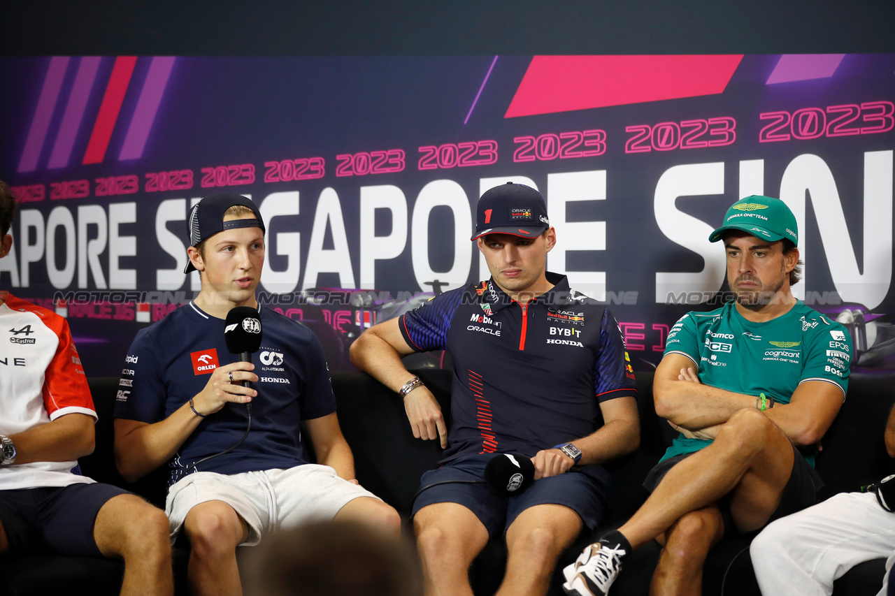 GP SINGAPORE, (L to R): Liam Lawson (NZL) AlphaTauri; Max Verstappen (NLD) Red Bull Racing; e Fernando Alonso (ESP) Aston Martin F1 Team, in the FIA Press Conference.

14.09.2023. Formula 1 World Championship, Rd 16, Singapore Grand Prix, Marina Bay Street Circuit, Singapore, Preparation Day.

- www.xpbimages.com, EMail: requests@xpbimages.com © Copyright: XPB Images