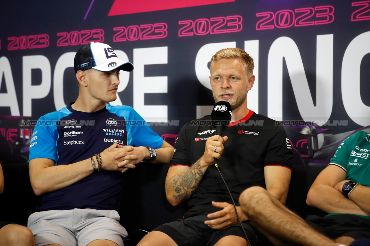 GP SINGAPORE, (L to R): Logan Sargeant (USA) Williams Racing e Kevin Magnussen (DEN) Haas F1 Team in the FIA Press Conference.

14.09.2023. Formula 1 World Championship, Rd 16, Singapore Grand Prix, Marina Bay Street Circuit, Singapore, Preparation Day.

- www.xpbimages.com, EMail: requests@xpbimages.com © Copyright: XPB Images