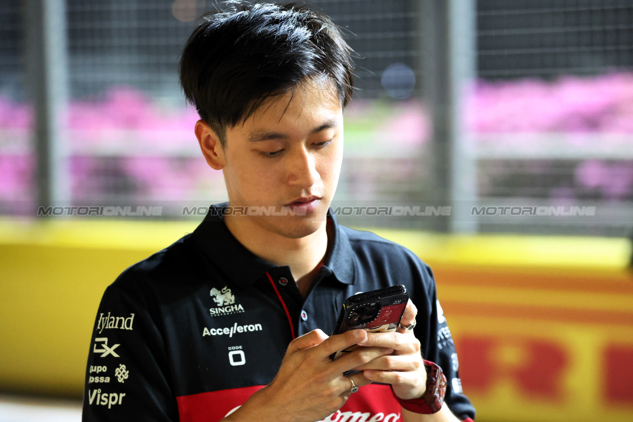 GP SINGAPORE, Zhou Guanyu (CHN) Alfa Romeo F1 Team walks the circuit.

14.09.2023. Formula 1 World Championship, Rd 16, Singapore Grand Prix, Marina Bay Street Circuit, Singapore, Preparation Day.

 - www.xpbimages.com, EMail: requests@xpbimages.com © Copyright: Rew / XPB Images