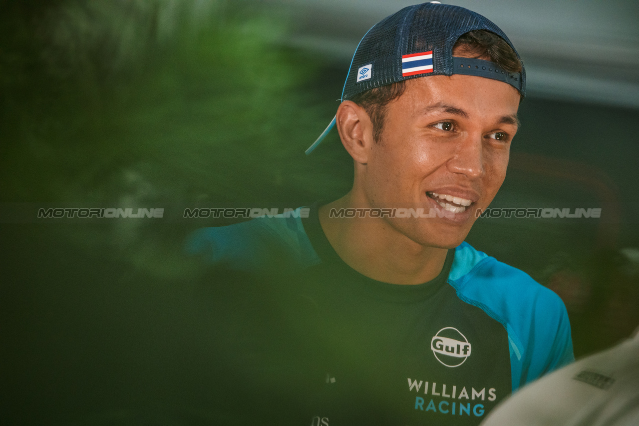 GP SINGAPORE, Alexander Albon (THA) Williams Racing with the media.

14.09.2023. Formula 1 World Championship, Rd 16, Singapore Grand Prix, Marina Bay Street Circuit, Singapore, Preparation Day.

- www.xpbimages.com, EMail: requests@xpbimages.com © Copyright: Bearne / XPB Images