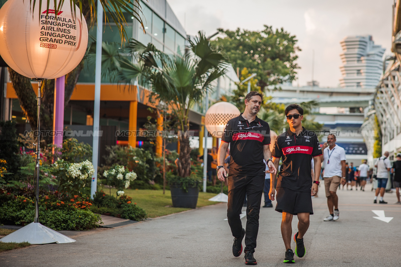 GP SINGAPORE, Zhou Guanyu (CHN) Alfa Romeo F1 Team with Will Ponissi (ITA) Alfa Romeo F1 Team Senior Communications Manager.

14.09.2023. Formula 1 World Championship, Rd 16, Singapore Grand Prix, Marina Bay Street Circuit, Singapore, Preparation Day.

- www.xpbimages.com, EMail: requests@xpbimages.com © Copyright: Bearne / XPB Images