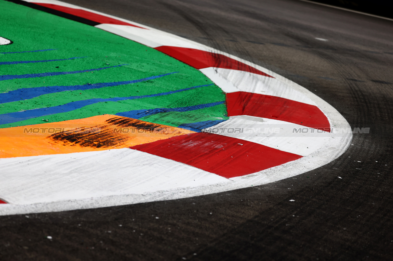 GP SINGAPORE, Circuit Atmosfera - kerb detail.

14.09.2023. Formula 1 World Championship, Rd 16, Singapore Grand Prix, Marina Bay Street Circuit, Singapore, Preparation Day.

- www.xpbimages.com, EMail: requests@xpbimages.com © Copyright: Moy / XPB Images