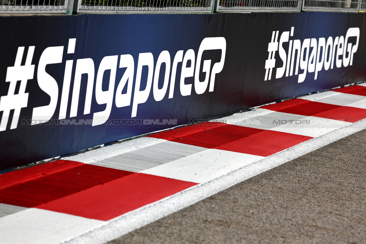 GP SINGAPORE, Circuit Atmosfera - kerb detail.

14.09.2023. Formula 1 World Championship, Rd 16, Singapore Grand Prix, Marina Bay Street Circuit, Singapore, Preparation Day.

- www.xpbimages.com, EMail: requests@xpbimages.com © Copyright: Moy / XPB Images