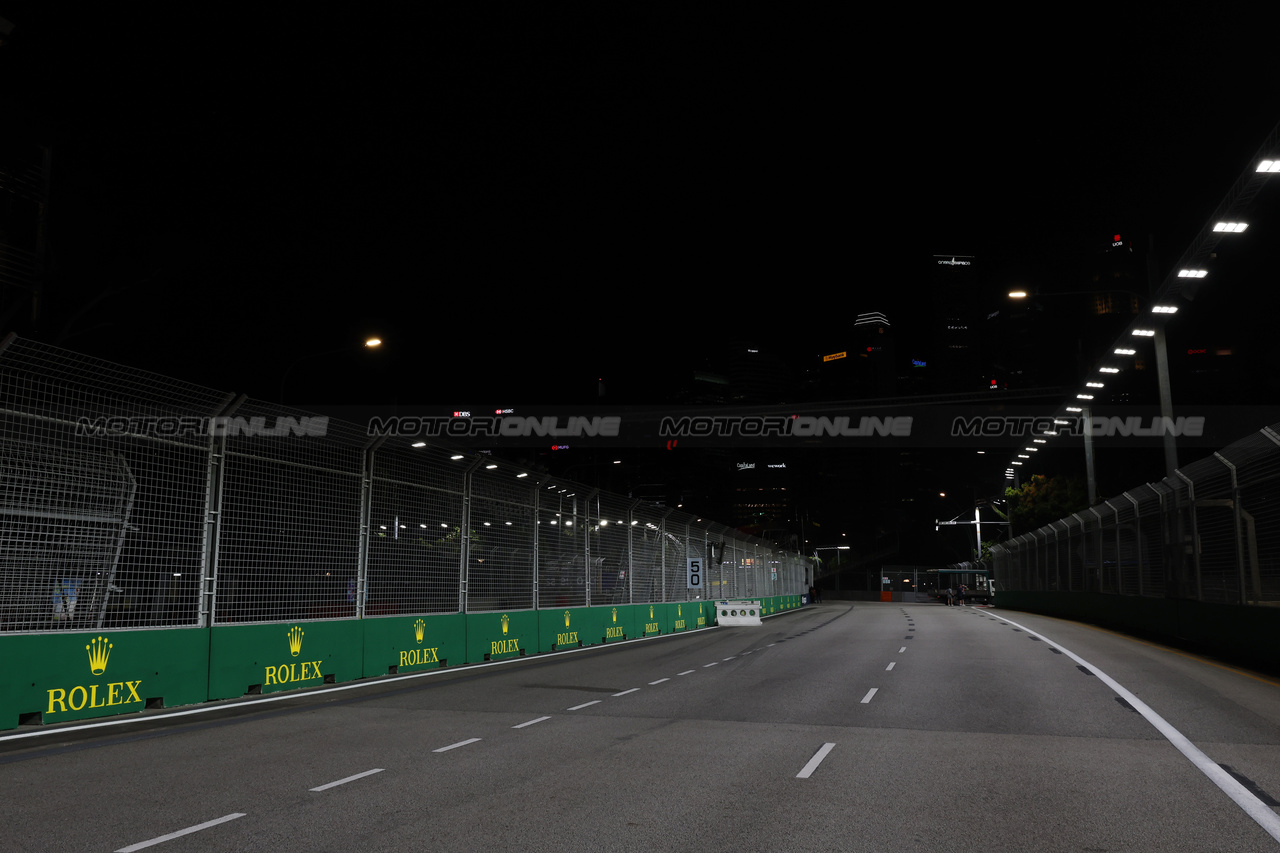 GP SINGAPORE, Circuit Atmosfera - track detail.

14.09.2023. Formula 1 World Championship, Rd 16, Singapore Grand Prix, Marina Bay Street Circuit, Singapore, Preparation Day.

- www.xpbimages.com, EMail: requests@xpbimages.com © Copyright: Moy / XPB Images