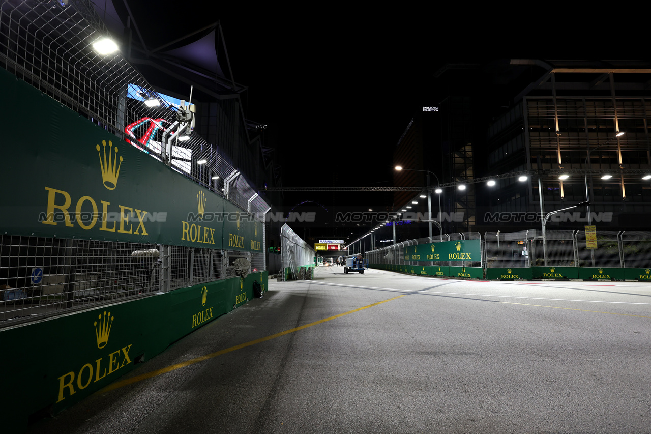 GP SINGAPORE, Circuit Atmosfera - track detail.

14.09.2023. Formula 1 World Championship, Rd 16, Singapore Grand Prix, Marina Bay Street Circuit, Singapore, Preparation Day.

- www.xpbimages.com, EMail: requests@xpbimages.com © Copyright: Moy / XPB Images