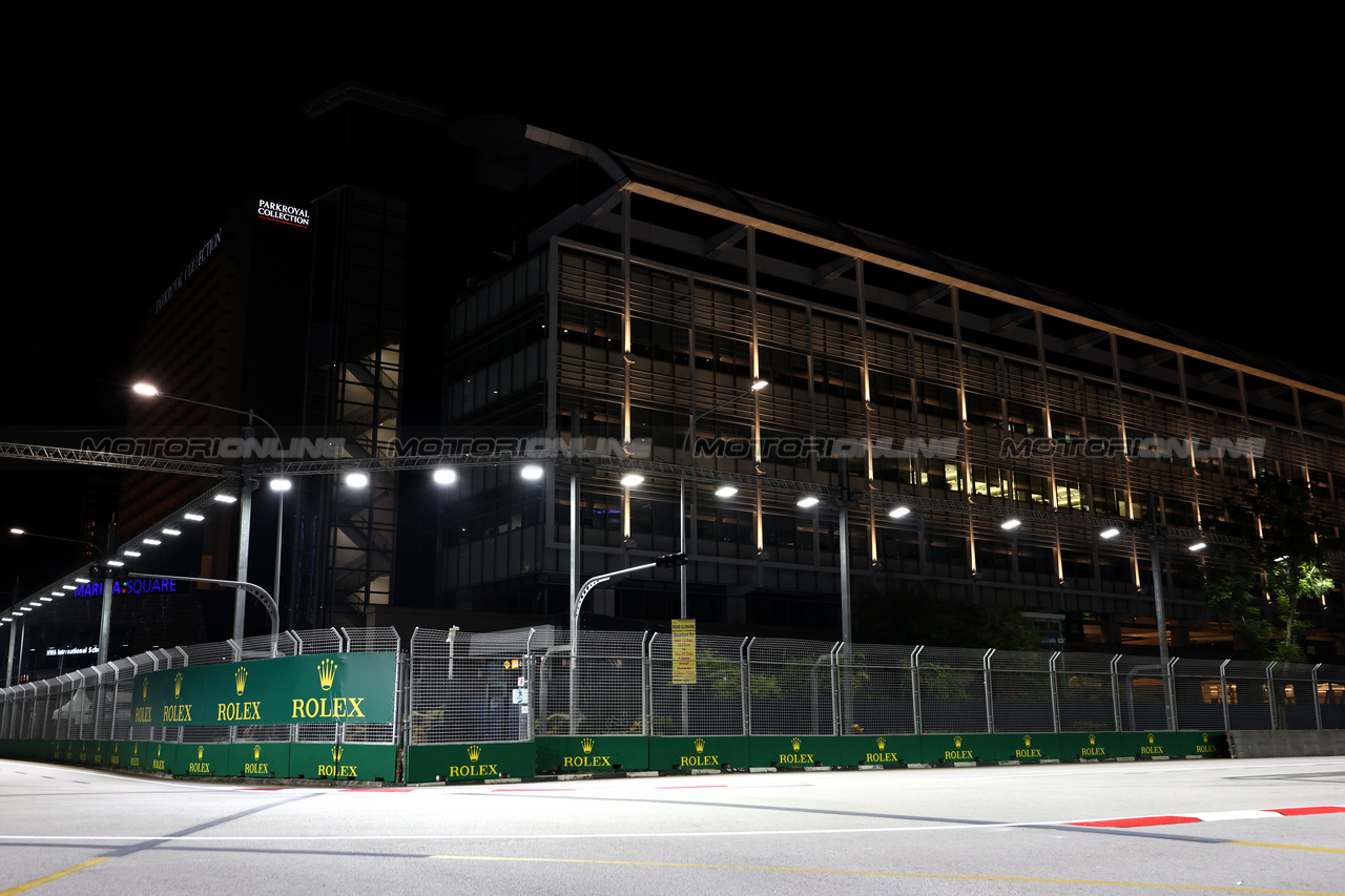 GP SINGAPORE, Circuit Atmosfera - track detail.

14.09.2023. Formula 1 World Championship, Rd 16, Singapore Grand Prix, Marina Bay Street Circuit, Singapore, Preparation Day.

- www.xpbimages.com, EMail: requests@xpbimages.com © Copyright: Moy / XPB Images