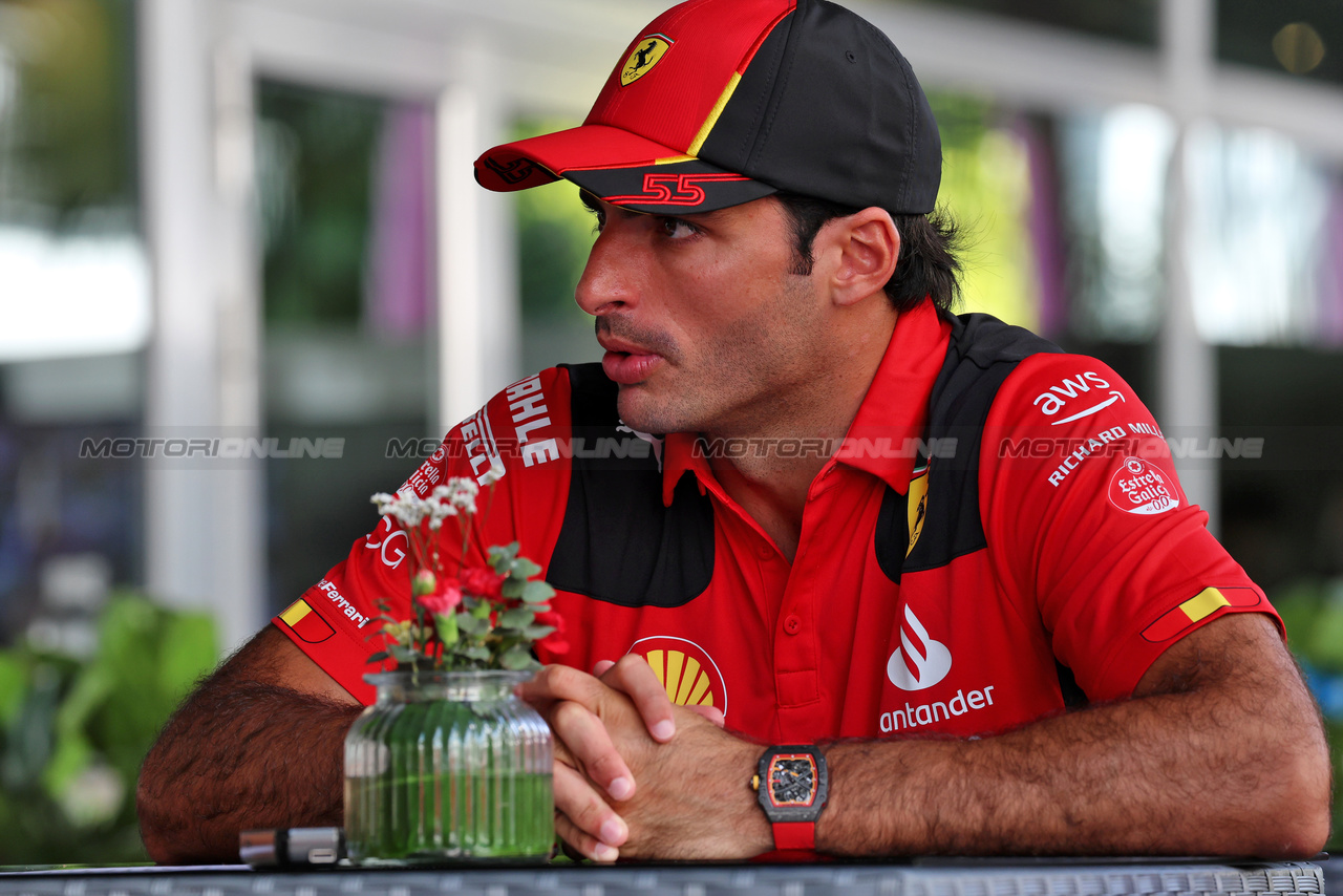 GP SINGAPORE, Carlos Sainz Jr (ESP) Ferrari.

14.09.2023. Formula 1 World Championship, Rd 16, Singapore Grand Prix, Marina Bay Street Circuit, Singapore, Preparation Day.

 - www.xpbimages.com, EMail: requests@xpbimages.com © Copyright: Rew / XPB Images