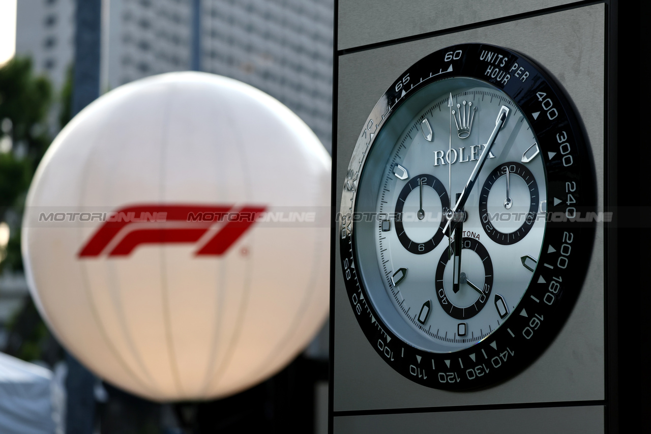 GP SINGAPORE, Paddock Atmosfera - Rolex clock.

14.09.2023. Formula 1 World Championship, Rd 16, Singapore Grand Prix, Marina Bay Street Circuit, Singapore, Preparation Day.

- www.xpbimages.com, EMail: requests@xpbimages.com © Copyright: Moy / XPB Images