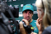 GP SINGAPORE, Fernando Alonso (ESP) Aston Martin F1 Team with the media.
14.09.2023. Formula 1 World Championship, Rd 16, Singapore Grand Prix, Marina Bay Street Circuit, Singapore, Preparation Day.
 - www.xpbimages.com, EMail: requests@xpbimages.com © Copyright: Rew / XPB Images