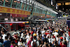 GP SINGAPORE, Circuit Atmosfera - fans in the pits.
14.09.2023. Formula 1 World Championship, Rd 16, Singapore Grand Prix, Marina Bay Street Circuit, Singapore, Preparation Day.
- www.xpbimages.com, EMail: requests@xpbimages.com © Copyright: Moy / XPB Images