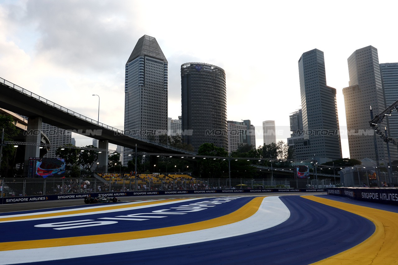 GP SINGAPORE, George Russell (GBR) Mercedes AMG F1 W14.

16.09.2023. Formula 1 World Championship, Rd 16, Singapore Grand Prix, Marina Bay Street Circuit, Singapore, Qualifiche Day.

- www.xpbimages.com, EMail: requests@xpbimages.com © Copyright: Moy / XPB Images