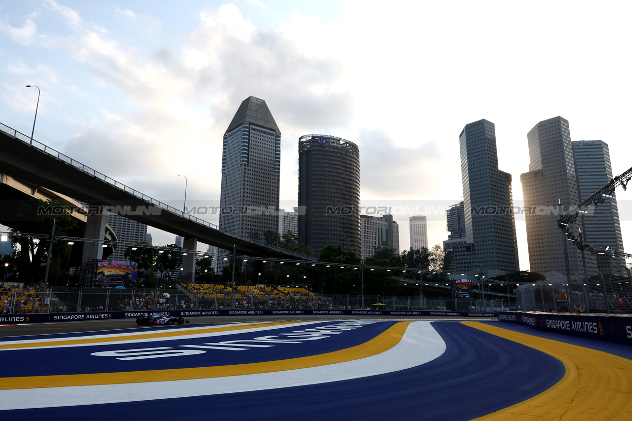 GP SINGAPORE, Esteban Ocon (FRA) Alpine F1 Team A523.

16.09.2023. Formula 1 World Championship, Rd 16, Singapore Grand Prix, Marina Bay Street Circuit, Singapore, Qualifiche Day.

- www.xpbimages.com, EMail: requests@xpbimages.com © Copyright: Moy / XPB Images