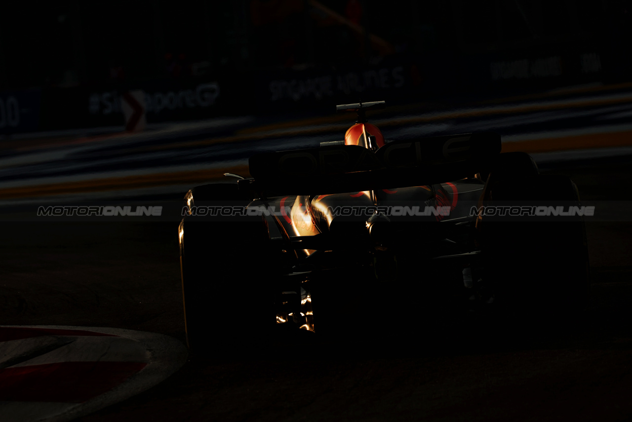 GP SINGAPORE, Max Verstappen (NLD) Red Bull Racing RB19.

16.09.2023. Formula 1 World Championship, Rd 16, Singapore Grand Prix, Marina Bay Street Circuit, Singapore, Qualifiche Day.

- www.xpbimages.com, EMail: requests@xpbimages.com © Copyright: Moy / XPB Images