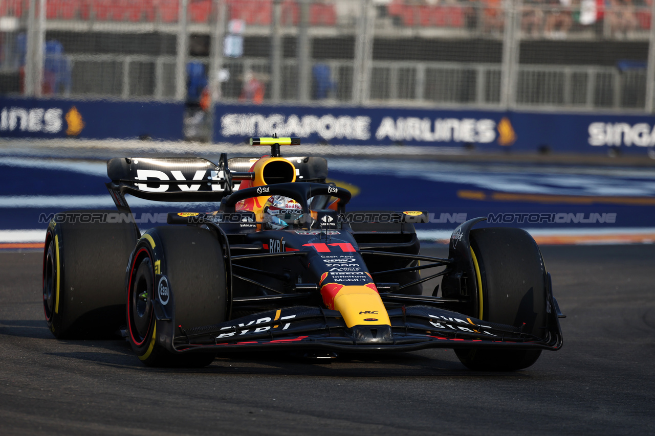 GP SINGAPORE, Sergio Perez (MEX) Red Bull Racing RB19.

16.09.2023. Formula 1 World Championship, Rd 16, Singapore Grand Prix, Marina Bay Street Circuit, Singapore, Qualifiche Day.

- www.xpbimages.com, EMail: requests@xpbimages.com © Copyright: Moy / XPB Images