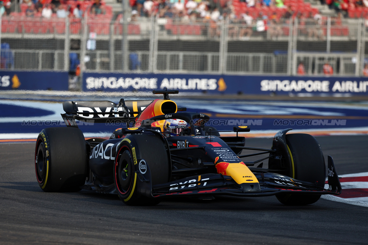 GP SINGAPORE, Max Verstappen (NLD) Red Bull Racing RB19.

16.09.2023. Formula 1 World Championship, Rd 16, Singapore Grand Prix, Marina Bay Street Circuit, Singapore, Qualifiche Day.

- www.xpbimages.com, EMail: requests@xpbimages.com © Copyright: Moy / XPB Images