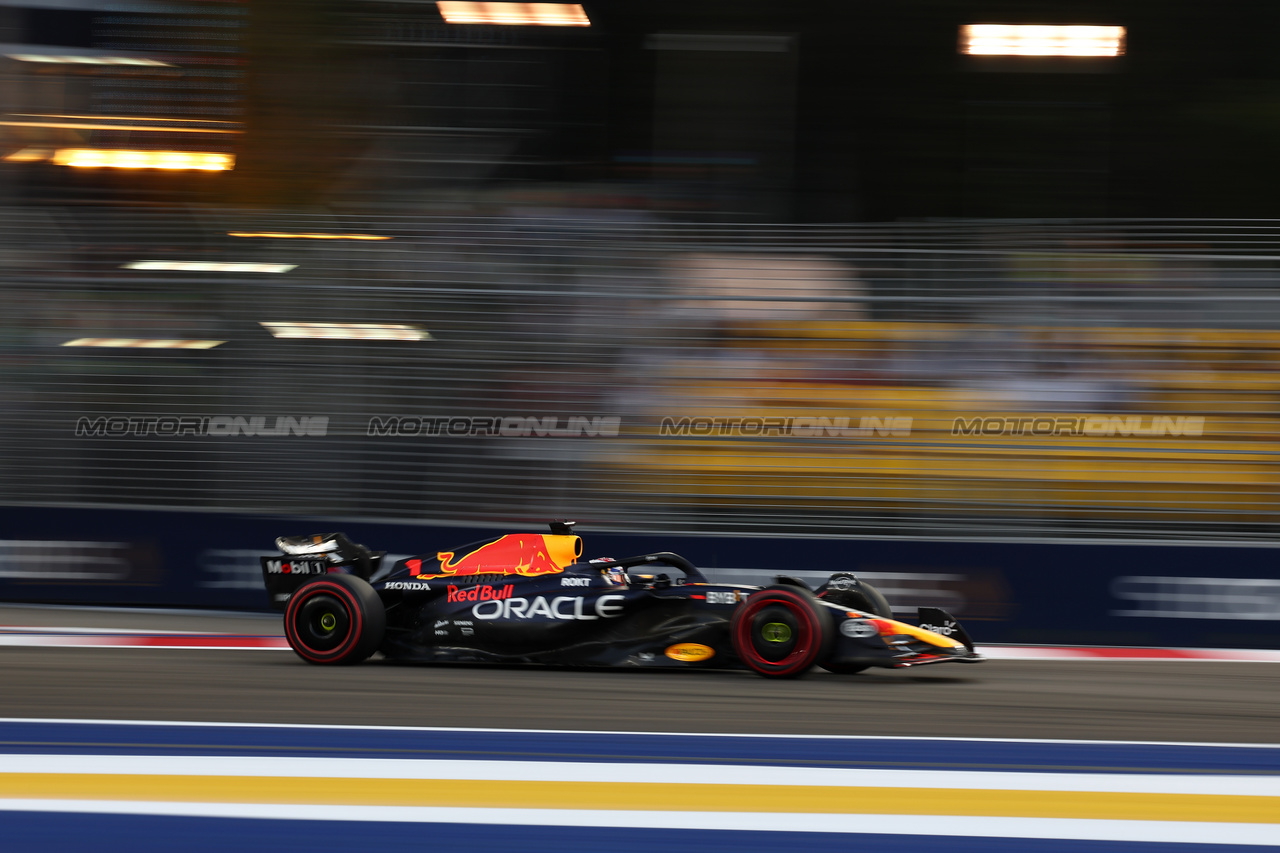 GP SINGAPORE, Max Verstappen (NLD) Red Bull Racing RB19.

16.09.2023. Formula 1 World Championship, Rd 16, Singapore Grand Prix, Marina Bay Street Circuit, Singapore, Qualifiche Day.

- www.xpbimages.com, EMail: requests@xpbimages.com © Copyright: Moy / XPB Images
