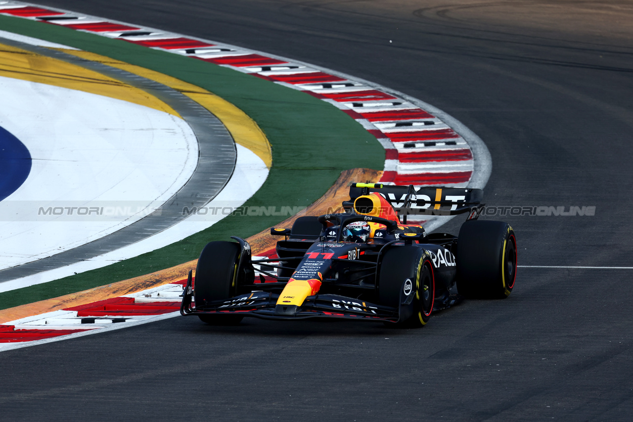 GP SINGAPORE, Sergio Perez (MEX) Red Bull Racing RB19.

16.09.2023. Formula 1 World Championship, Rd 16, Singapore Grand Prix, Marina Bay Street Circuit, Singapore, Qualifiche Day.

- www.xpbimages.com, EMail: requests@xpbimages.com © Copyright: Moy / XPB Images