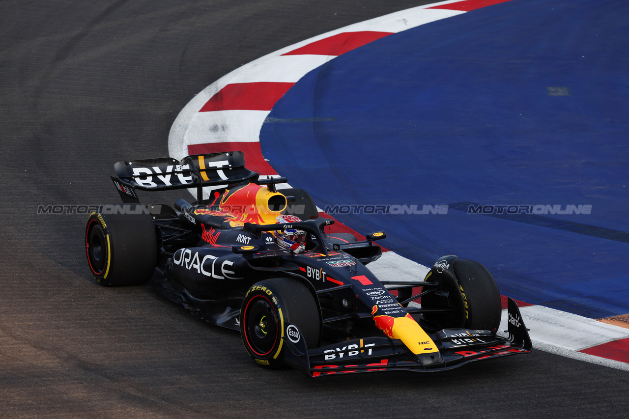 GP SINGAPORE, Max Verstappen (NLD) Red Bull Racing RB19.

16.09.2023. Formula 1 World Championship, Rd 16, Singapore Grand Prix, Marina Bay Street Circuit, Singapore, Qualifiche Day.

- www.xpbimages.com, EMail: requests@xpbimages.com © Copyright: Moy / XPB Images