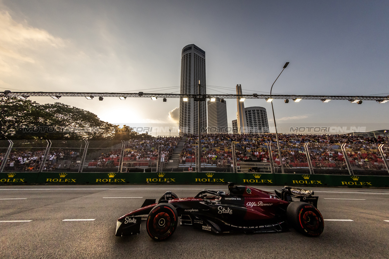 GP SINGAPORE, Valtteri Bottas (FIN) Alfa Romeo F1 Team C43.

16.09.2023. Formula 1 World Championship, Rd 16, Singapore Grand Prix, Marina Bay Street Circuit, Singapore, Qualifiche Day.

- www.xpbimages.com, EMail: requests@xpbimages.com © Copyright: Bearne / XPB Images