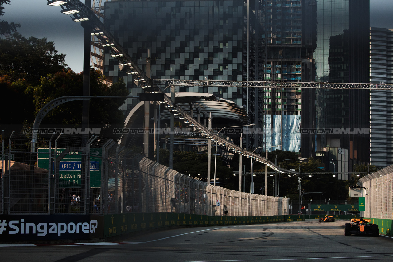 GP SINGAPORE, Oscar Piastri (AUS) McLaren MCL60.

16.09.2023. Formula 1 World Championship, Rd 16, Singapore Grand Prix, Marina Bay Street Circuit, Singapore, Qualifiche Day.

- www.xpbimages.com, EMail: requests@xpbimages.com © Copyright: Bearne / XPB Images
