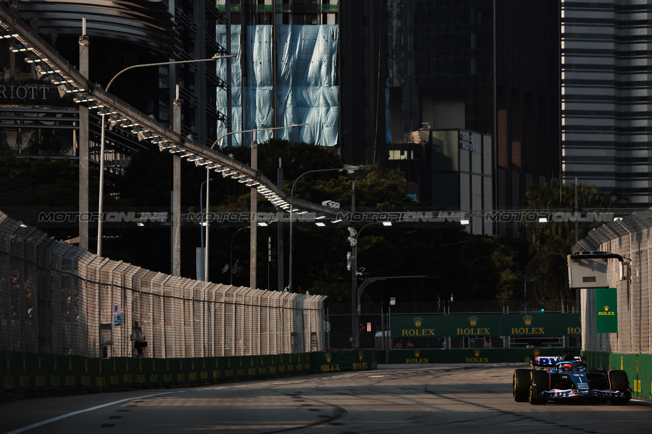 GP SINGAPORE, Esteban Ocon (FRA) Alpine F1 Team A523.

16.09.2023. Formula 1 World Championship, Rd 16, Singapore Grand Prix, Marina Bay Street Circuit, Singapore, Qualifiche Day.

- www.xpbimages.com, EMail: requests@xpbimages.com © Copyright: Bearne / XPB Images