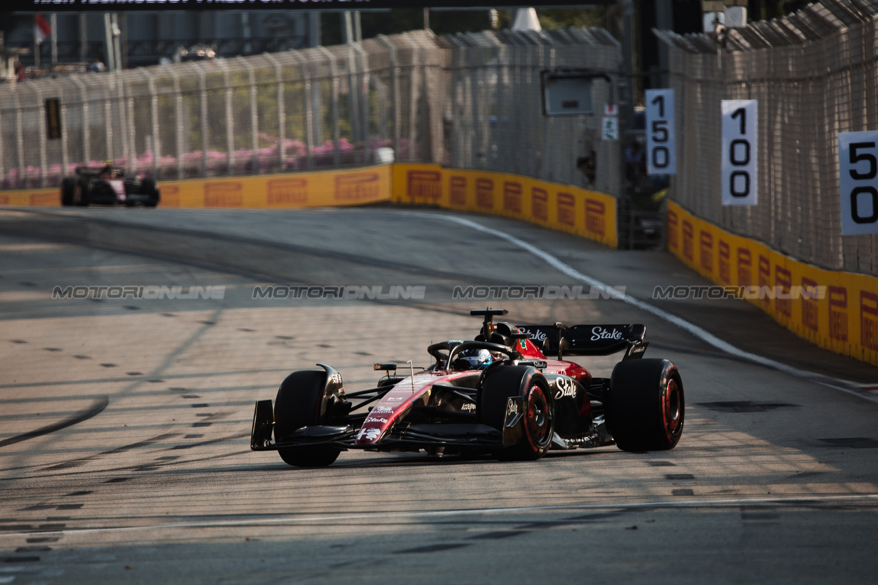 GP SINGAPORE, Valtteri Bottas (FIN) Alfa Romeo F1 Team C43.

16.09.2023. Formula 1 World Championship, Rd 16, Singapore Grand Prix, Marina Bay Street Circuit, Singapore, Qualifiche Day.

- www.xpbimages.com, EMail: requests@xpbimages.com © Copyright: Bearne / XPB Images