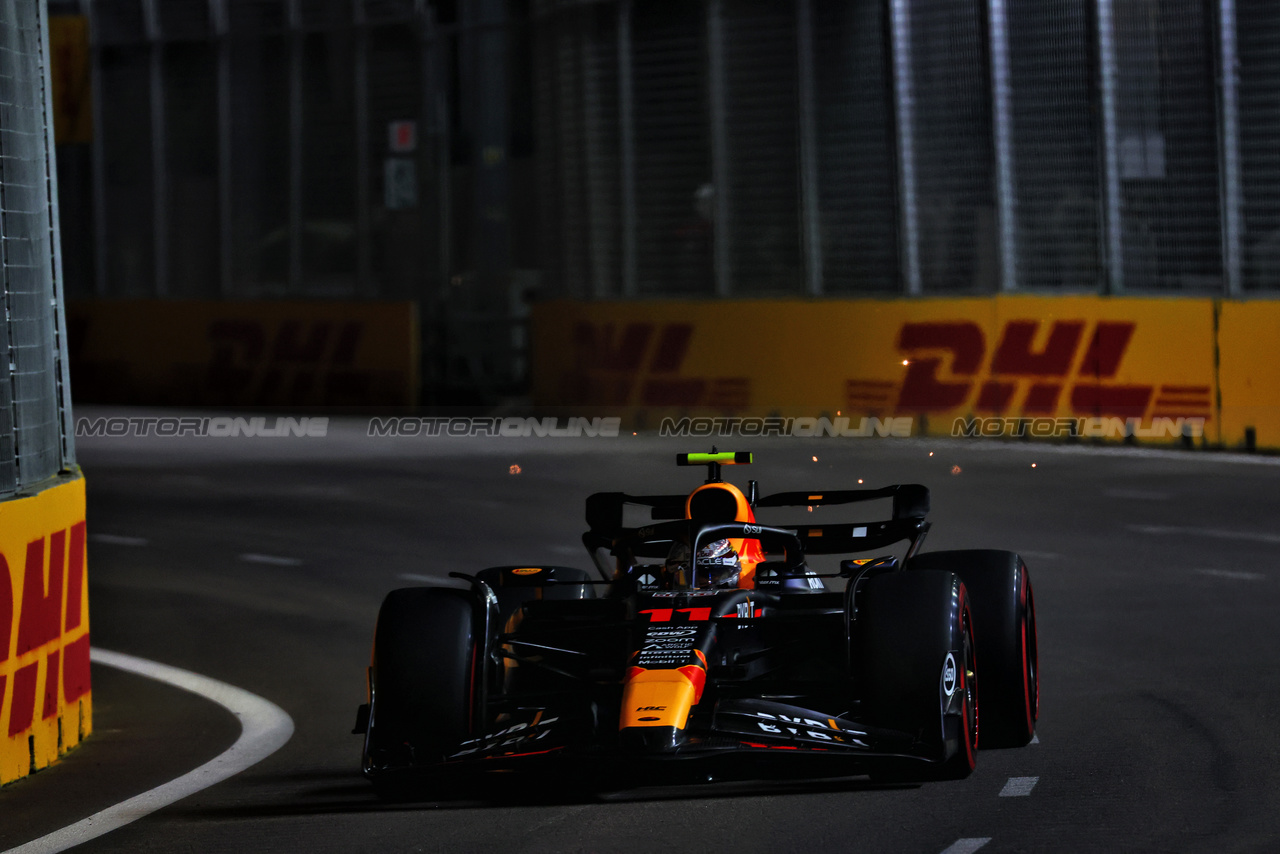 GP SINGAPORE, Sergio Perez (MEX) Red Bull Racing RB19.

16.09.2023. Formula 1 World Championship, Rd 16, Singapore Grand Prix, Marina Bay Street Circuit, Singapore, Qualifiche Day.

 - www.xpbimages.com, EMail: requests@xpbimages.com © Copyright: Coates / XPB Images