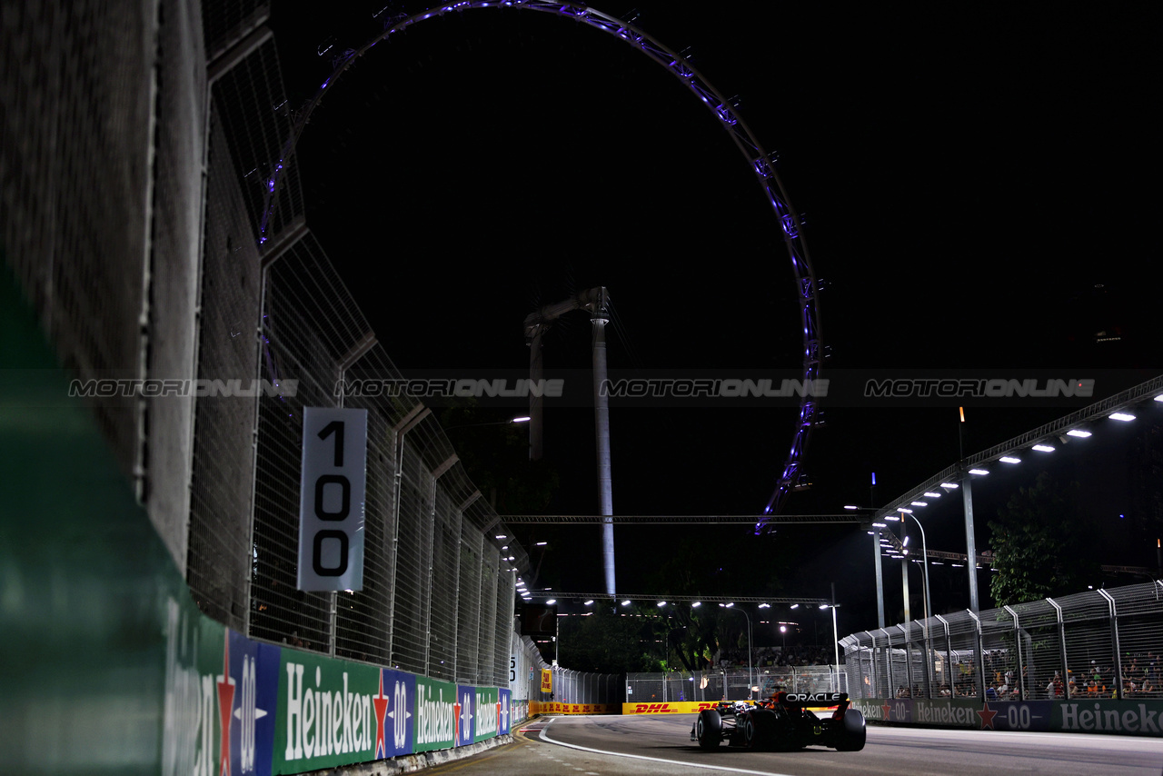 GP SINGAPORE, Max Verstappen (NLD) Red Bull Racing RB19.

16.09.2023. Formula 1 World Championship, Rd 16, Singapore Grand Prix, Marina Bay Street Circuit, Singapore, Qualifiche Day.

- www.xpbimages.com, EMail: requests@xpbimages.com © Copyright: Charniaux / XPB Images
