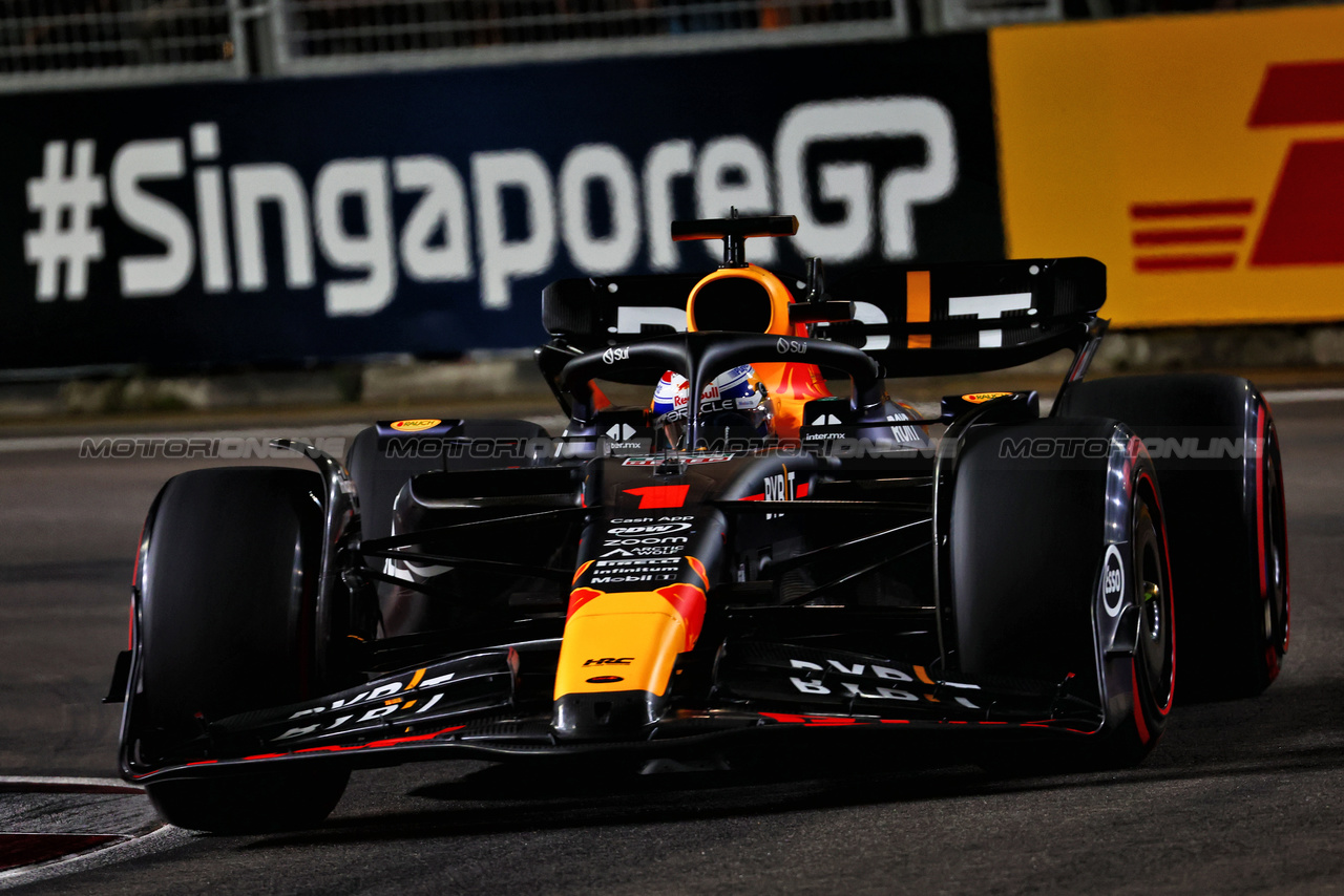 GP SINGAPORE, Max Verstappen (NLD) Red Bull Racing RB19.

16.09.2023. Formula 1 World Championship, Rd 16, Singapore Grand Prix, Marina Bay Street Circuit, Singapore, Qualifiche Day.

 - www.xpbimages.com, EMail: requests@xpbimages.com © Copyright: Coates / XPB Images