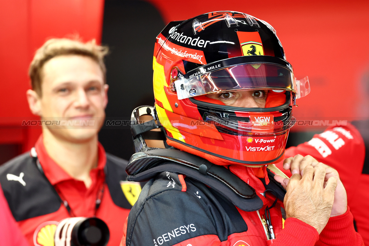 GP SINGAPORE, Carlos Sainz Jr (ESP) Ferrari.

16.09.2023. Formula 1 World Championship, Rd 16, Singapore Grand Prix, Marina Bay Street Circuit, Singapore, Qualifiche Day.

- www.xpbimages.com, EMail: requests@xpbimages.com © Copyright: Batchelor / XPB Images