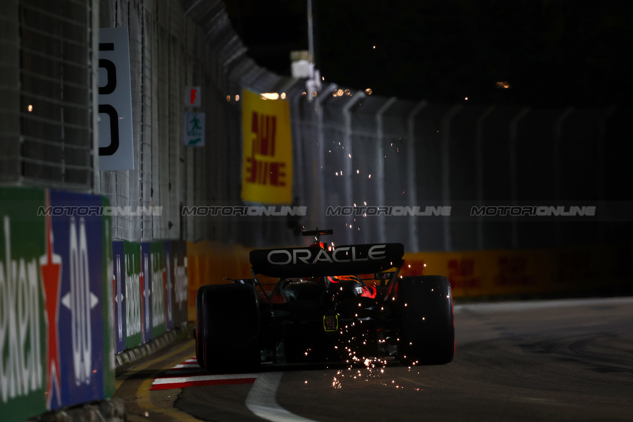 GP SINGAPORE, Max Verstappen (NLD) Red Bull Racing RB19.

16.09.2023. Formula 1 World Championship, Rd 16, Singapore Grand Prix, Marina Bay Street Circuit, Singapore, Qualifiche Day.

- www.xpbimages.com, EMail: requests@xpbimages.com © Copyright: Charniaux / XPB Images