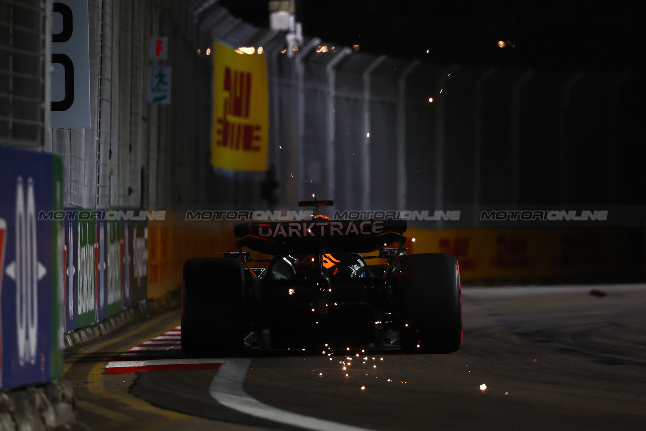 GP SINGAPORE, Oscar Piastri (AUS) McLaren MCL60.

16.09.2023. Formula 1 World Championship, Rd 16, Singapore Grand Prix, Marina Bay Street Circuit, Singapore, Qualifiche Day.

- www.xpbimages.com, EMail: requests@xpbimages.com © Copyright: Charniaux / XPB Images