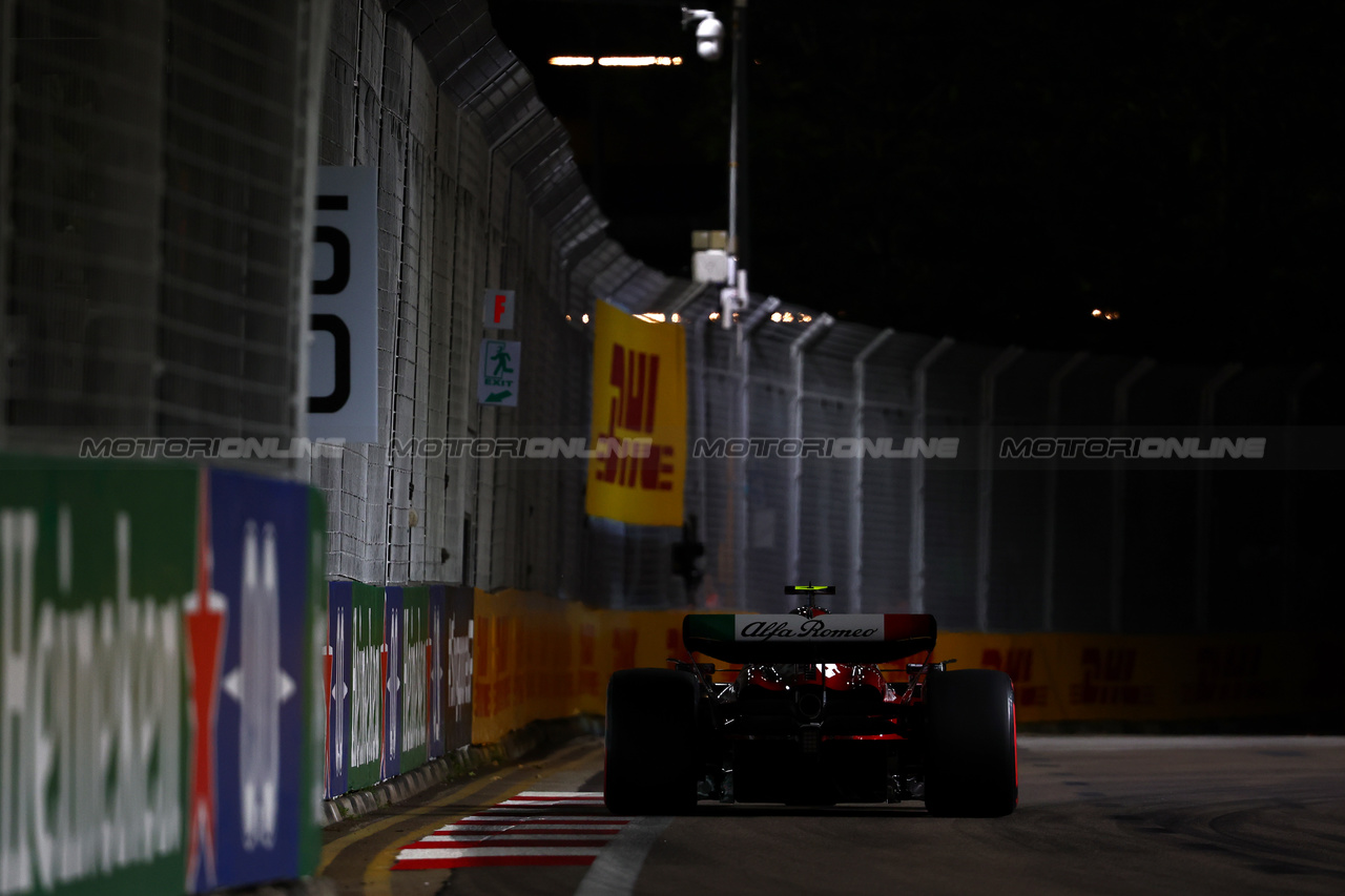 GP SINGAPORE, Zhou Guanyu (CHN) Alfa Romeo F1 Team C43.

16.09.2023. Formula 1 World Championship, Rd 16, Singapore Grand Prix, Marina Bay Street Circuit, Singapore, Qualifiche Day.

- www.xpbimages.com, EMail: requests@xpbimages.com © Copyright: Charniaux / XPB Images