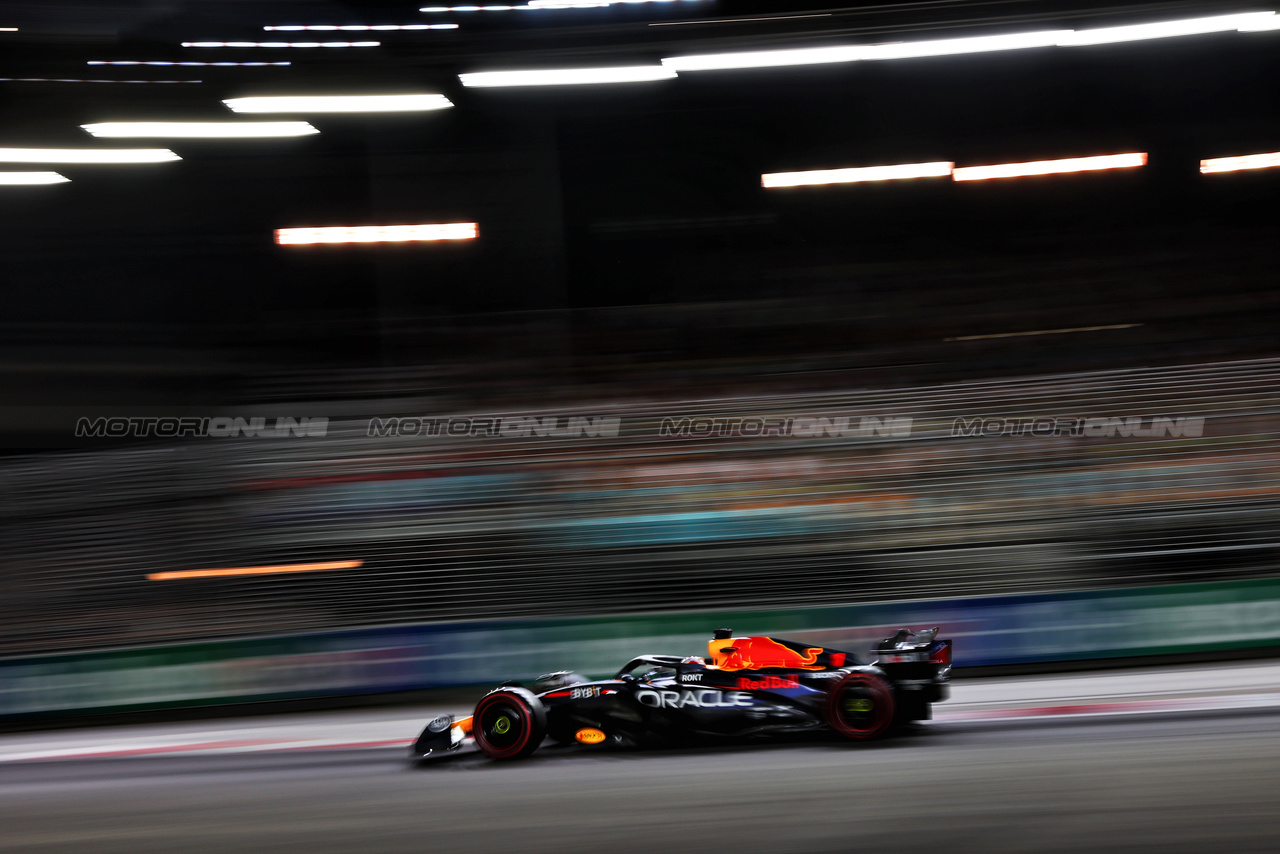 GP SINGAPORE, Max Verstappen (NLD) Red Bull Racing RB19.

16.09.2023. Formula 1 World Championship, Rd 16, Singapore Grand Prix, Marina Bay Street Circuit, Singapore, Qualifiche Day.

 - www.xpbimages.com, EMail: requests@xpbimages.com © Copyright: Coates / XPB Images